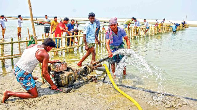 চর বাঁচাতে অনন্য উদ্যোগ