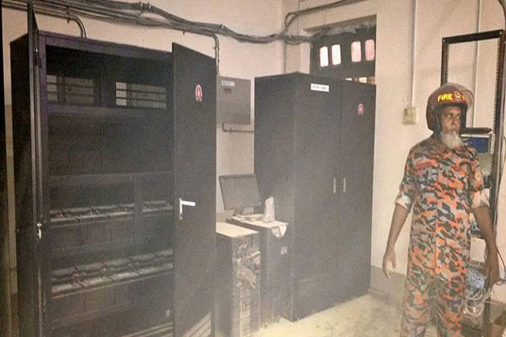 বরগুনা ডিসি অফিসে অগ্নিকাণ্ড