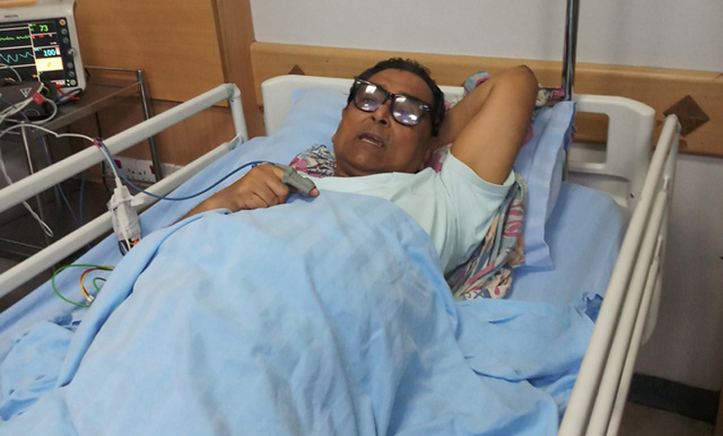 হাড় ভেঙে হাসপাতালে ভর্তি হয়েছেন সমাজকল্যাণমন্ত্রী মেনন