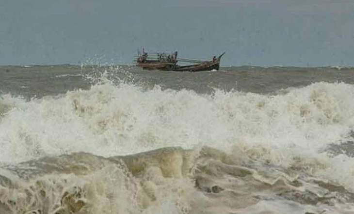 বঙ্গোপসাগর উত্তাল ট্রলার ডুবিতে ২০ জেলে নিখোঁজ