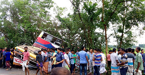 নাটোরে সড়ক দুর্ঘটনায় নিহত ১০