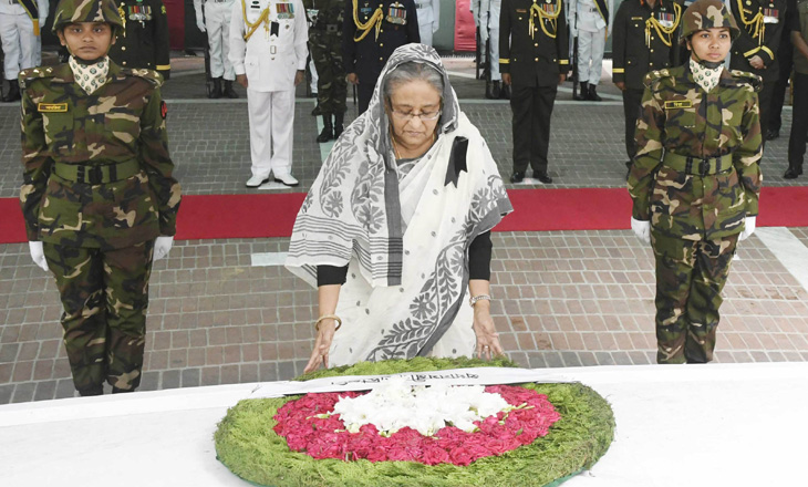 টুঙ্গিপাড়ায় বঙ্গবন্ধুর সমাধিতে প্রধানমন্ত্রীর শ্রদ্ধা