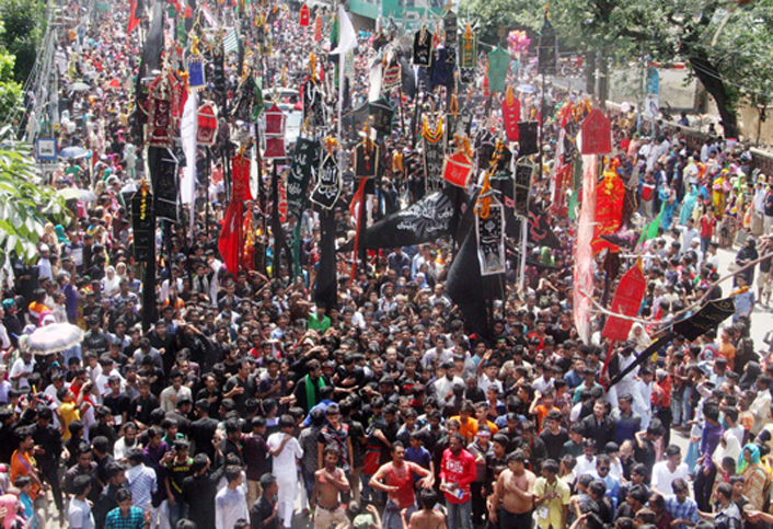 যথাযোগ্য মর্যাদা ও ধর্মীয় ভাবগাম্ভীর্য পরিবেশে পালিত হচ্ছে পবিত্র আশুরা