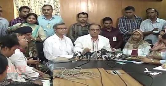 খালেদা জিয়ার বাম হাত বাঁকা হয়ে গেছে