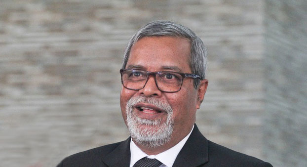 নির্বাচনের আগে বিলাসবহুল বিএমডব্লিউ গাড়ি পেলেন সিইসি