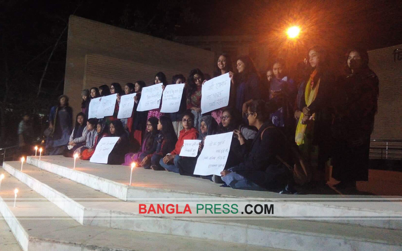 “চির উন্নত মম শিরে” শিক্ষার্থীদের অবস্থান