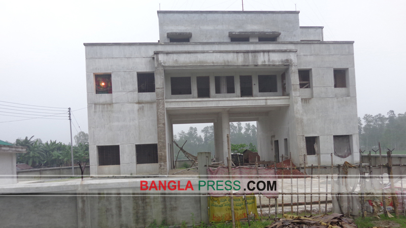 অর্থের অভাবে বন্ধ পলাশবাড়ী ফায়ার সার্ভিসের নির্মাণ কাজ