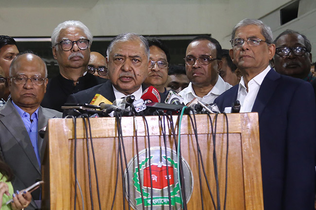 জাতীয় নির্বাচনে অংশ নিচ্ছেন না ড. কামাল হোসেন