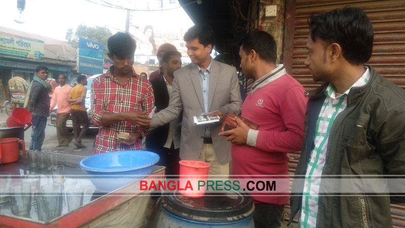 গাইবান্ধায় বেগম রোকেয়া বিশ্ববিদ্যালয়ের শিক্ষকদের নৌকার পক্ষে গণসংযোগ