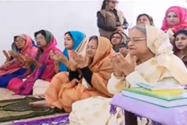 সিলেটে মাজার জিয়ারত করলেন প্রধানমন্ত্রী