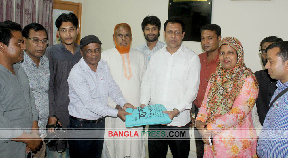 ধুনটে উপজেলা চেয়ারম্যানকে সাংবাদিকদের বিদায়ী সংবর্ধনা