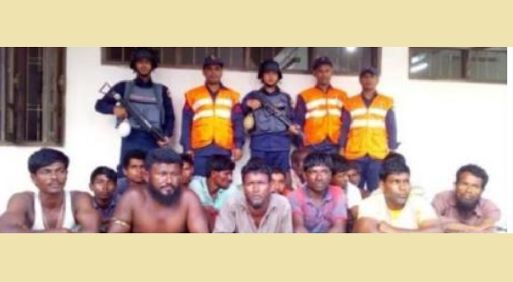মেঘনায় ইলিশ শিকারের দায়ে ভোলায় ১৭ জেলে আটক