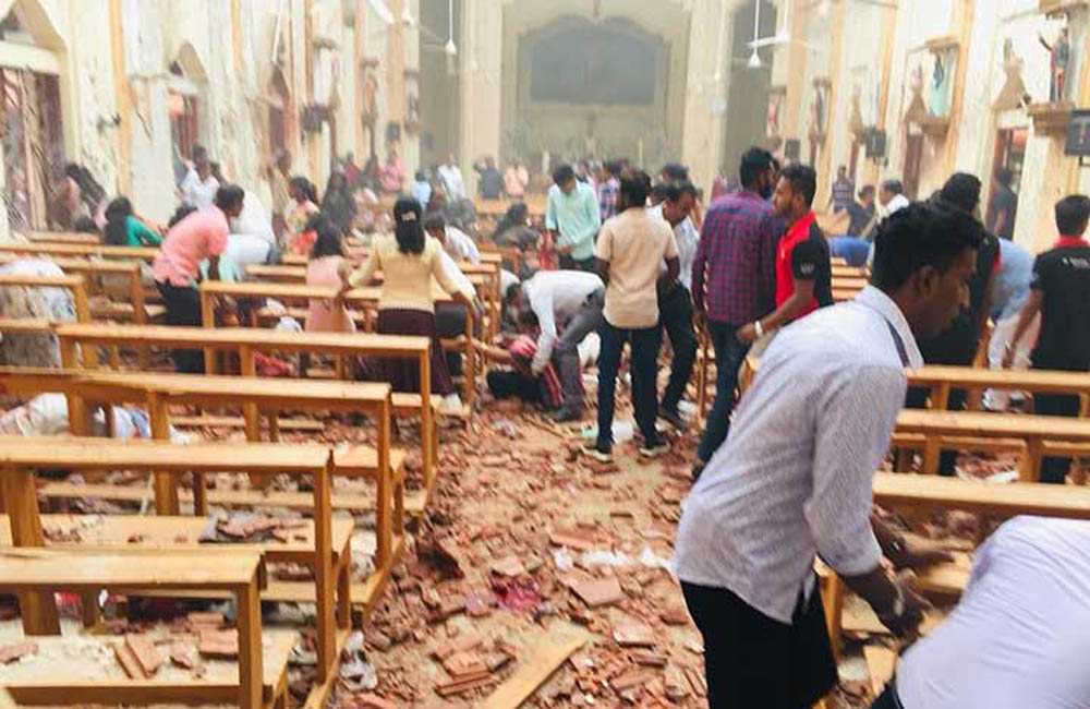 শ্রীলঙ্কায় ইস্টার সানডের প্রার্থনা চলাকালে গির্জায় বোমা হামলা নিহত ৪৯