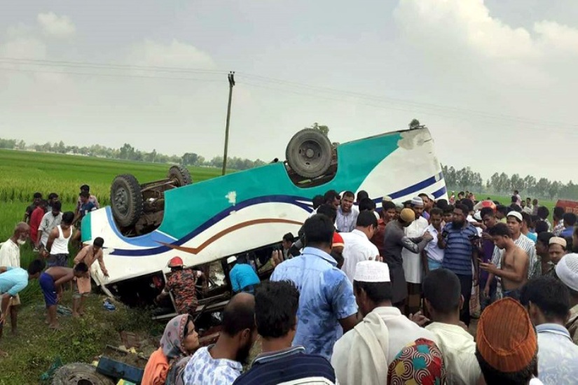 জয়পুরহাটে বাস খাদে পড়ে নিহত ৮, আহত ২৫