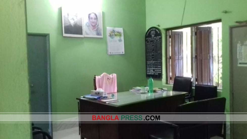 মেহেরপুরে খেয়াল খুশিমত অফিস করেন শিক্ষা অফিসার
