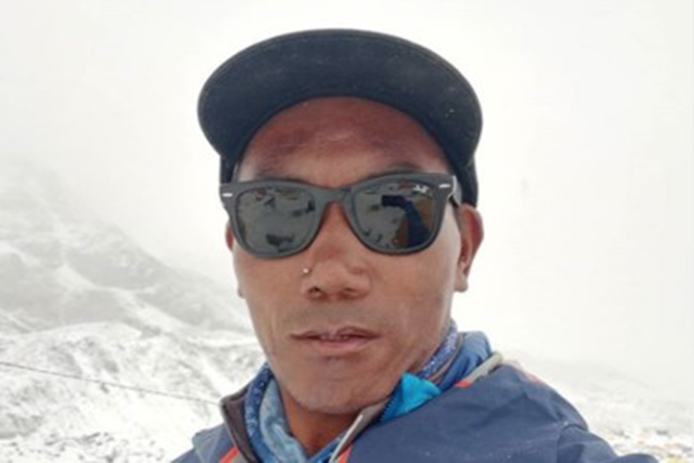 এই ব্যক্তি ২৩ বার এভারেস্টের শিখরে উঠেছেন
