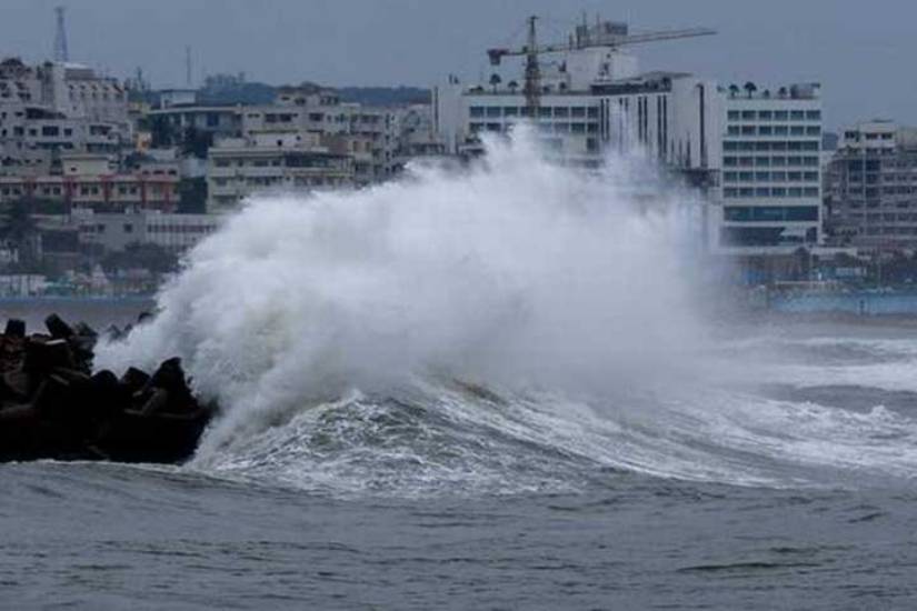 ২০০ কিমি বেগে উড়িষ্যায় আঘাত হানলো ফণী
