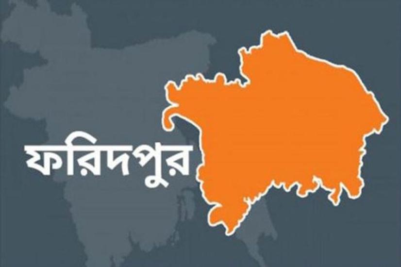 ফরিদপুরে প্রকাশ্যে সিগারেট বিক্রি ও প্রচার