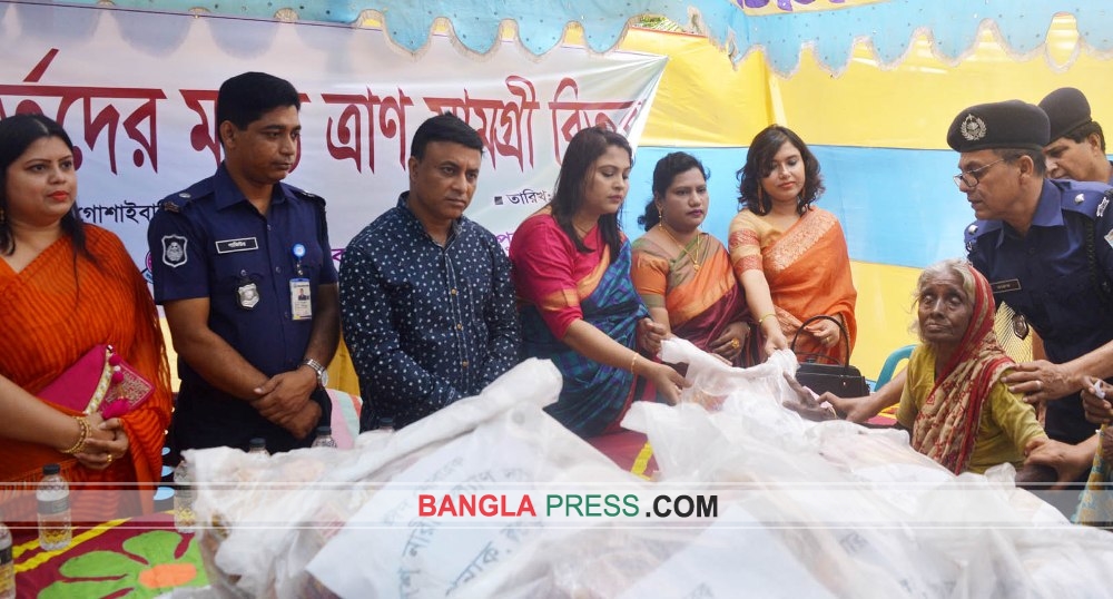 ধুনটে পুনাকের ঈদ সামগ্রী পেল ৩০০ পরিবার