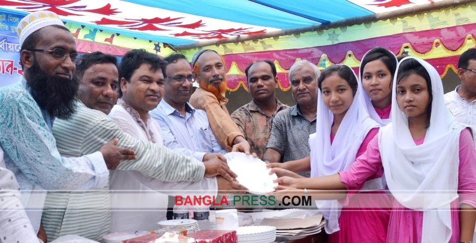 ধুনটে দুদকের অর্থায়নে রচনা ও বিতর্ক প্রতিযোগিতা