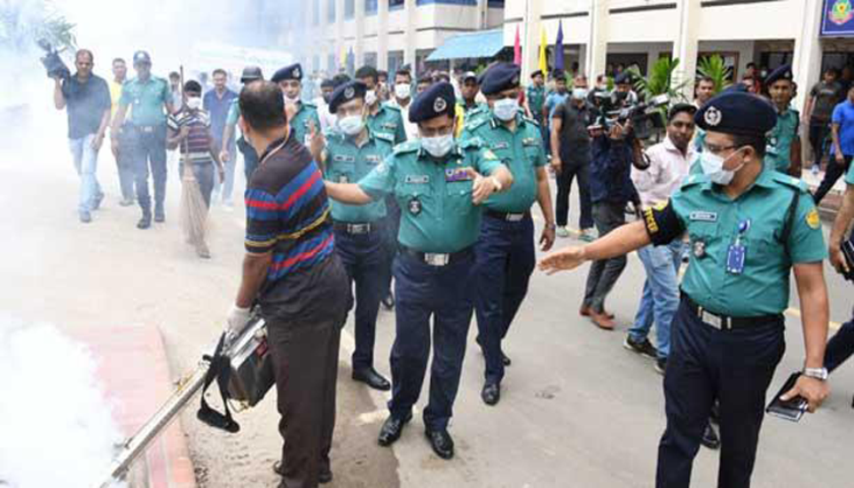 এডিস মশার লার্ভা ধ্বংসে কাজ করছে ৫০ হাজার পুলিশ : ডিএমপি কমিশনার
