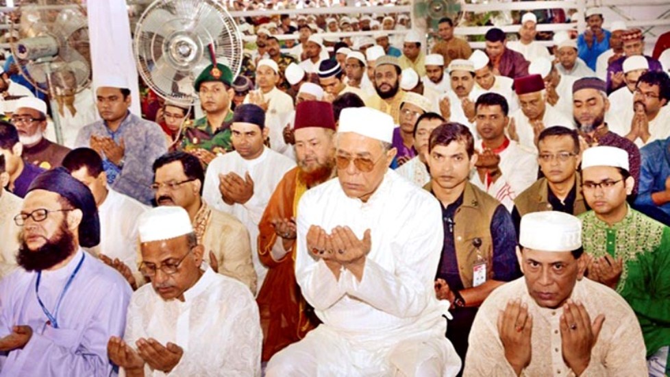 ঈদ জামাতে ডেঙ্গু থেকে রক্ষায় বিশেষ দোয়া ও মোনাজাত