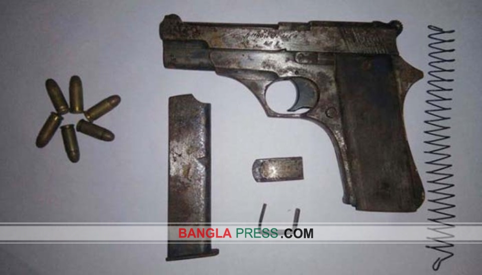 সীমান্তে গুলিসহ পিস্তল উদ্ধার