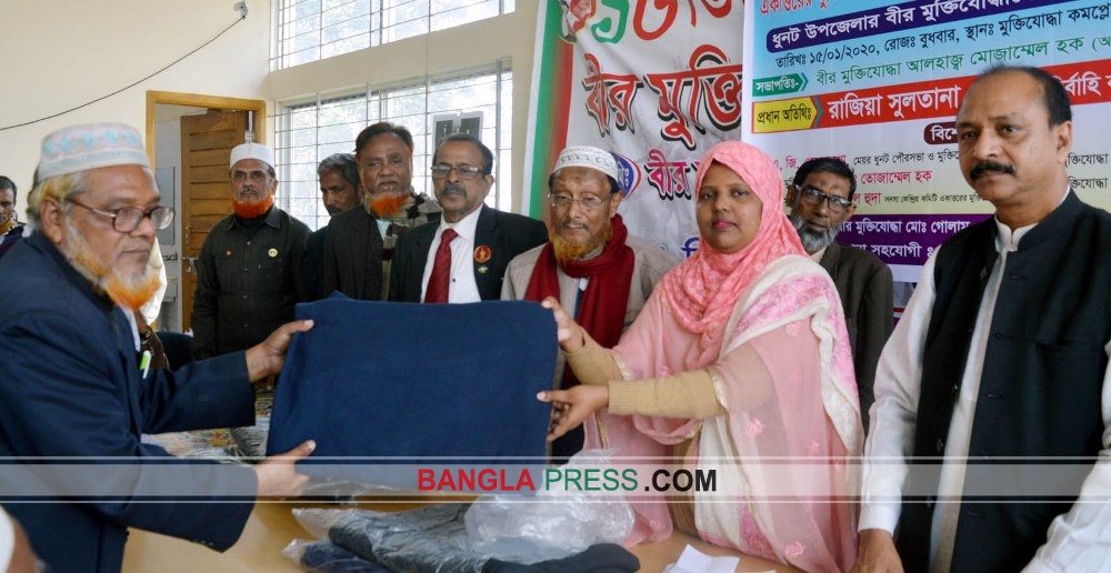 ধুনটে মুক্তিযোদ্ধাদের মাঝে কম্বল বিতরণ