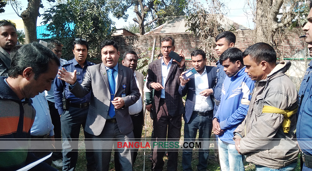 আশুলিয়ায় অবৈধ গ্যাস সংযোগ দেওয়ার সময় আটক ২