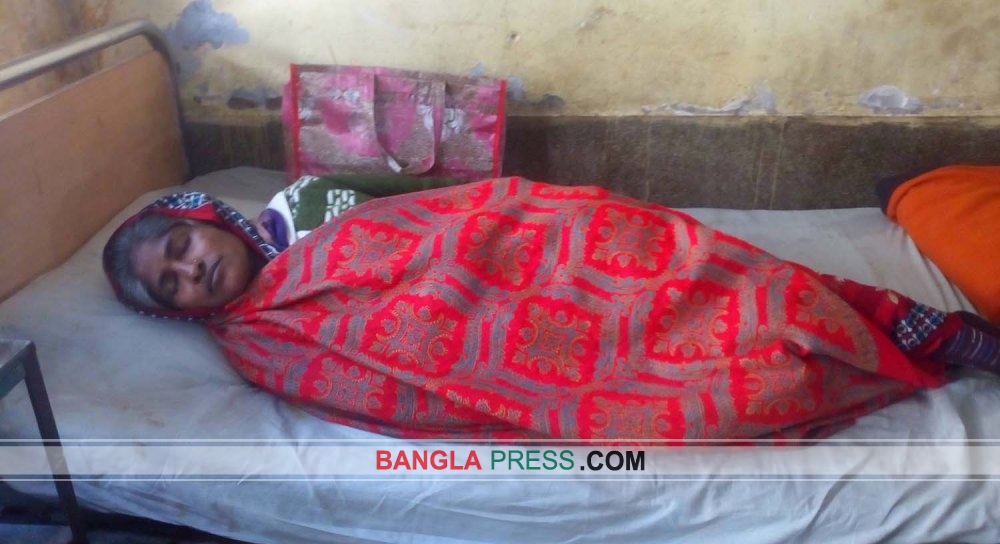 ডোমারে তুচ্ছ ঘটনাকে কেন্দ্র করে স্বামী স্ত্রীকে পিটিয়ে জখম