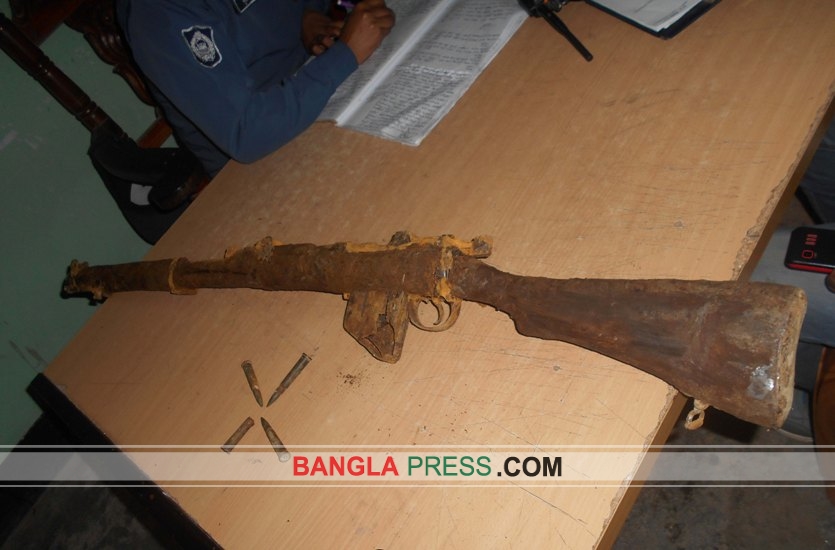 দেবীগঞ্জে ৩ রাউন্ড গুলি সহ বিদেশী রাইফেল উদ্ধার