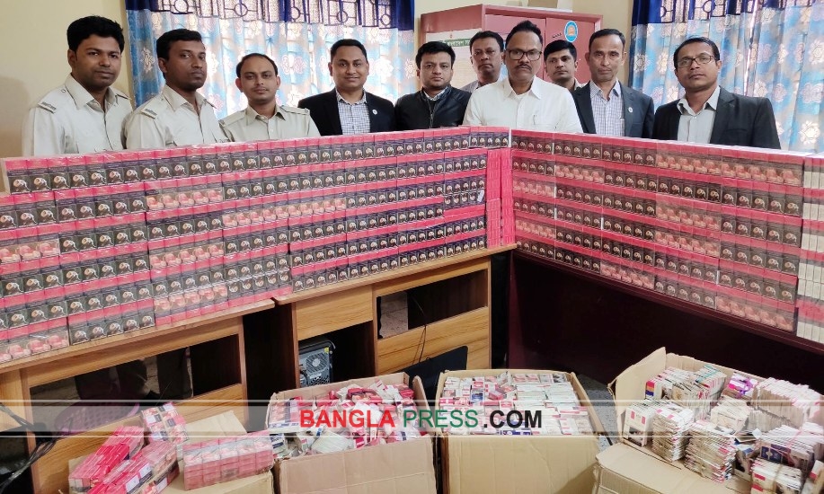 লক্ষ্মীপুরে কাস্টমসের অভিযানে নকল ব্যন্ডরোলযুক্ত সিগারেট জব্দ