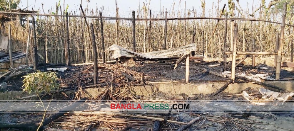 হরিণাকুণ্ডুতে আগুনে পুড়ে ছাই কৃষকের স্বপ্ন