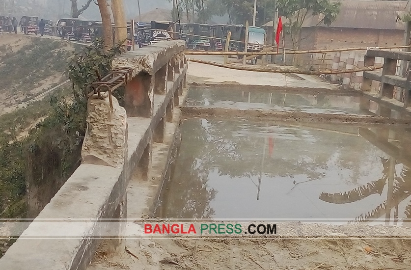দেবীগঞ্জে ডারা নদীর উপর ব্রীজটি ঝুকিপূর্ণ