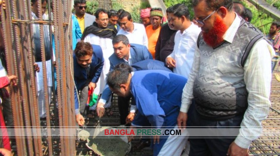 ঝিনাইদহে আধুনিক মানের মডেল মসজিদ নির্মাণ কাজের উদ্বোধন