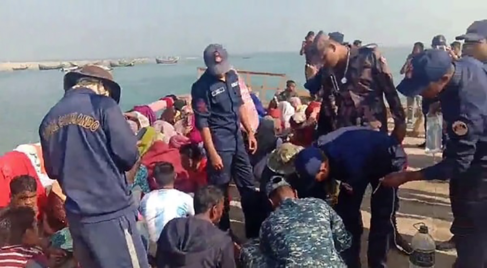 সেন্ট মার্টিনে ট্রলার ডুবি : ১৫ মরদেহ উদ্ধার