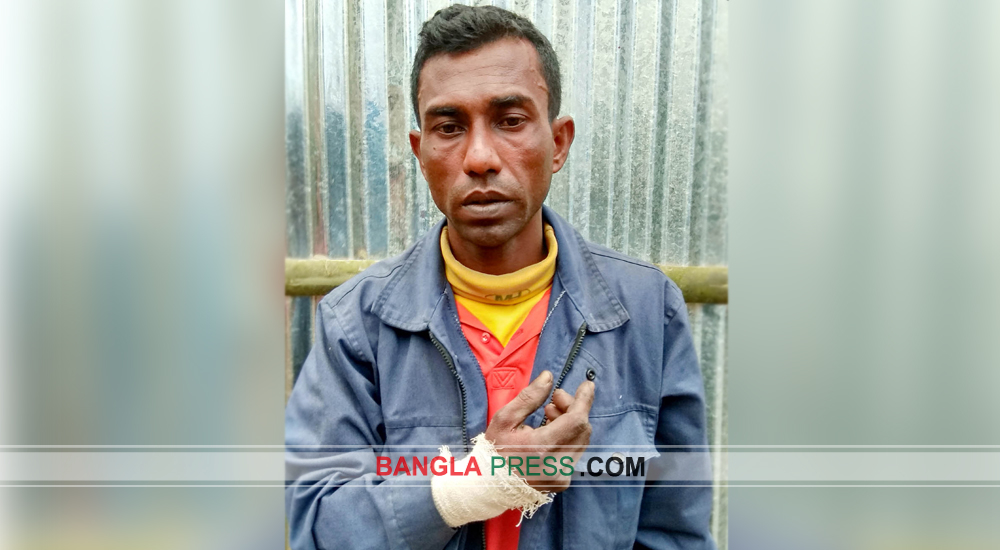 ধুনটে ব্যবসায়িকে কুপিয়ে জখম, বাড়ি ভাংচুর