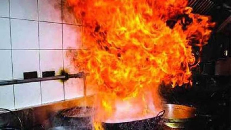 নারায়ণগঞ্জে আগুনে একই পরিবারের ৮ জন দগ্ধ