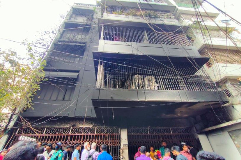 রাজধানীতে ভবনের গ্যারেজে আগুন, শিশুসহ নিহত ৩