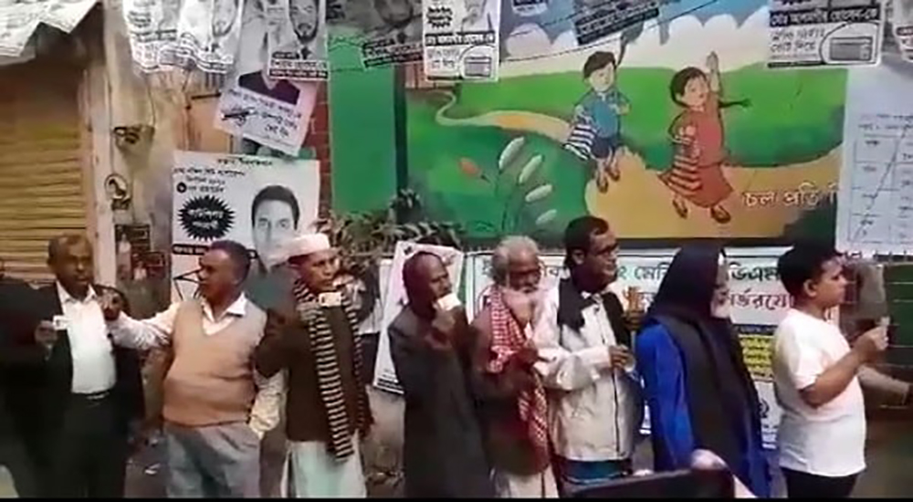 ঢাকার দুই সিটি নির্বাচনে ইভিএমে ভোট গ্রহণ চলছে