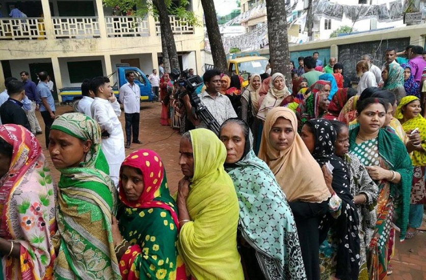 করোনা আতঙ্কের মধ্যেই ৩ আসনে ভোটগ্রহণ শুরু