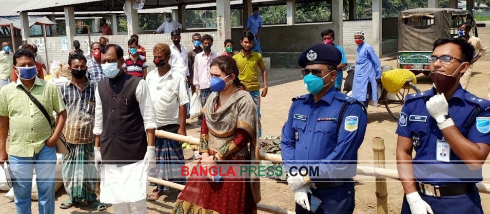 গৌরীপুরে সাপ্তাহিক হাট-বাজার বন্ধ করলেন মেয়র ও ইউএনও!