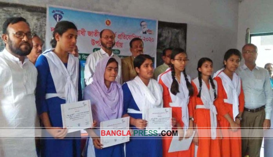 গৌরীপুরে বির্তক প্রতিযোগিতায় চ্যাম্পিয়ান পাইলট বালিকা উচ্চ বিদ্যালয়