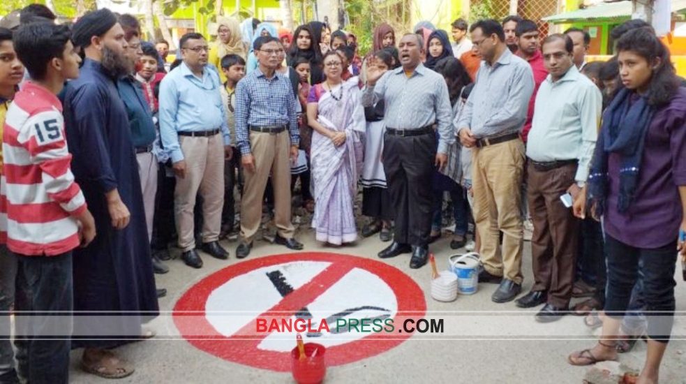 ঝিনাইদহে নো স্মোকিং সাইন আঁকা ও বোর্ড স্থাপন কার্যক্রমের উদ্বোধন