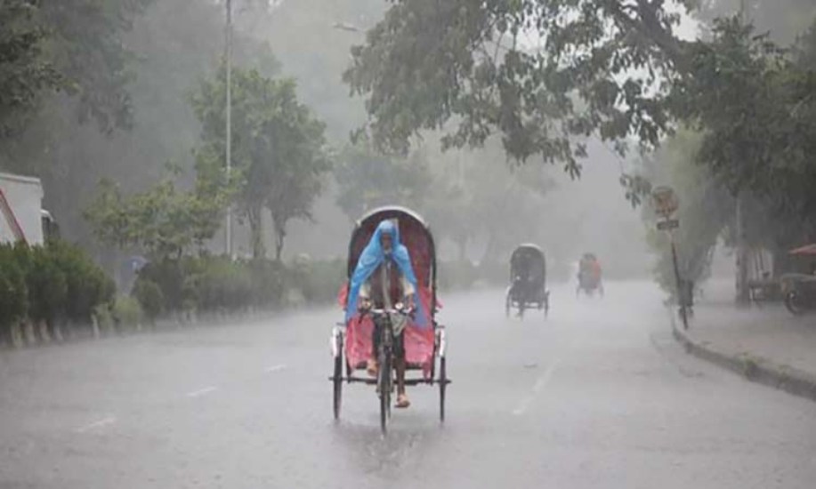 রাজধানীতে মৌসুমের প্রথম ঝড় ও বৃষ্টি