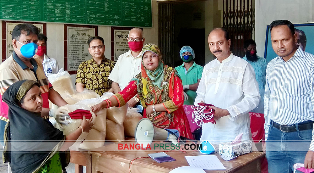 ধুনটে কর্মহীনদের মাঝে চাল বিতরণের উদ্বোধন