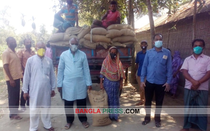 ডোমারে বোড়াগাড়ী ইউনিয়নে ভিজিডি চাউল বিতরণের উদ্বোধন