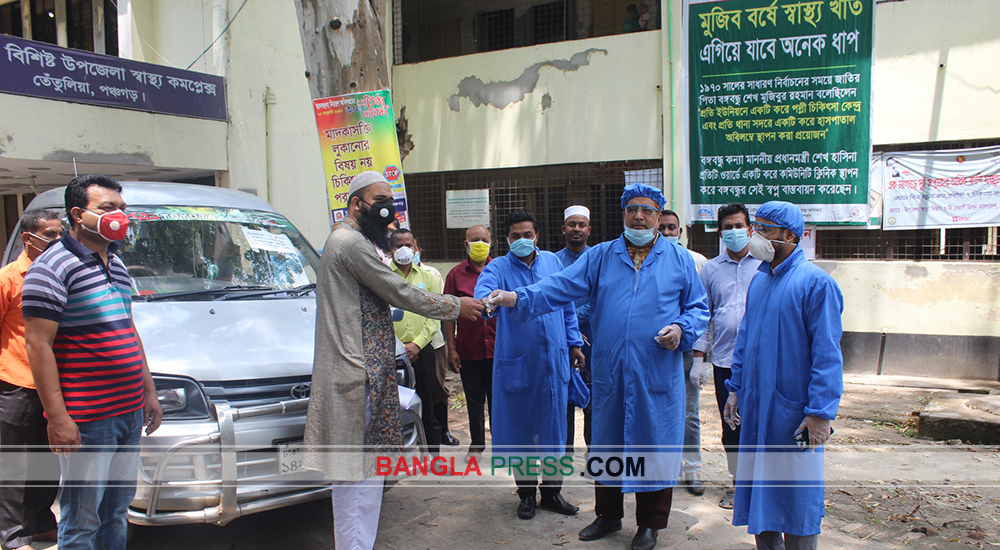 তেঁতুলিয়া উপজেলা পরিষদ কর্তৃক স্বাস্থ্য কমপ্লেক্সে গাড়ির চাবি হস্তান্তর