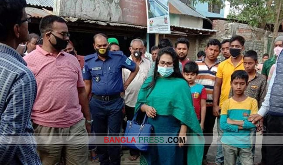 ডোমারে মোটর সাইকেল আরহীসহ ২ ব্যবসায়ীকে ভ্রাম্যমান আদালতে জরিমানা