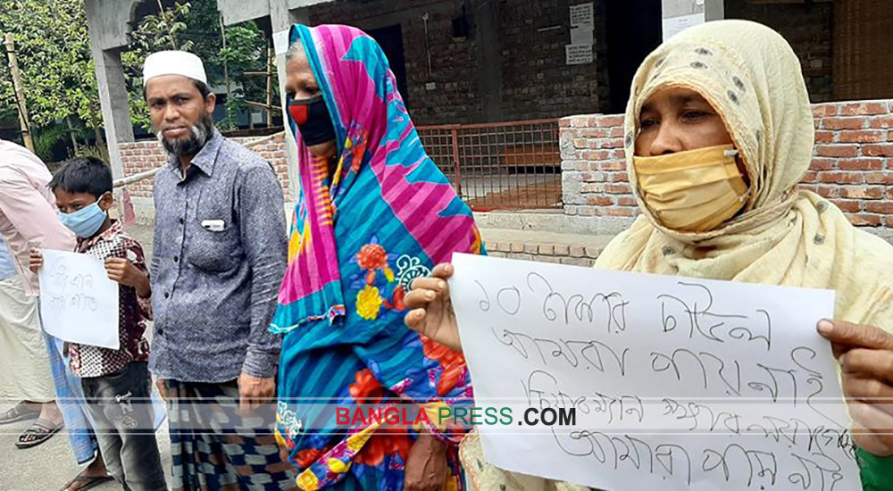 ঝিনাইদহ সদর ও শৈলকুপায় ত্রাণের দাবীতে শত শত মানুষের অবস্থান কর্মসুচি